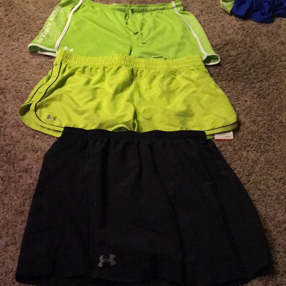 Women’s under armour shorts lg